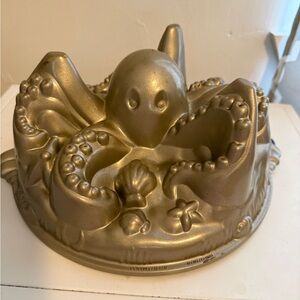Williams Sonoma Gold Octopus Cake Pan